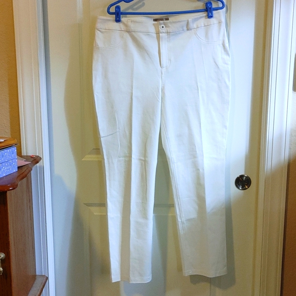 Chicos sz 2 white stretch slacks NWOT